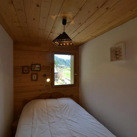Chaleureux Avec Balcon Et Parking Privatif - Fr-1-505-116 * Notre-Dame-de-Bellecombe