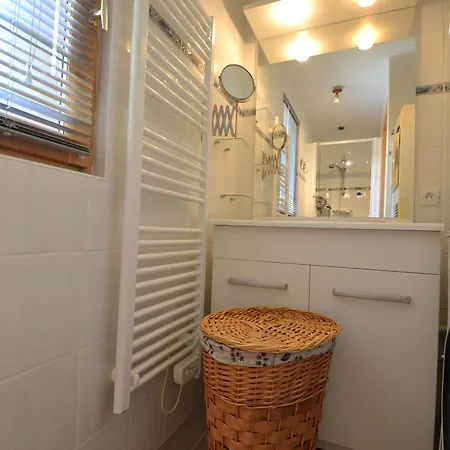 Chaleureux Avec Balcon Et Parking Privatif - Fr-1-505-116 Apartment *